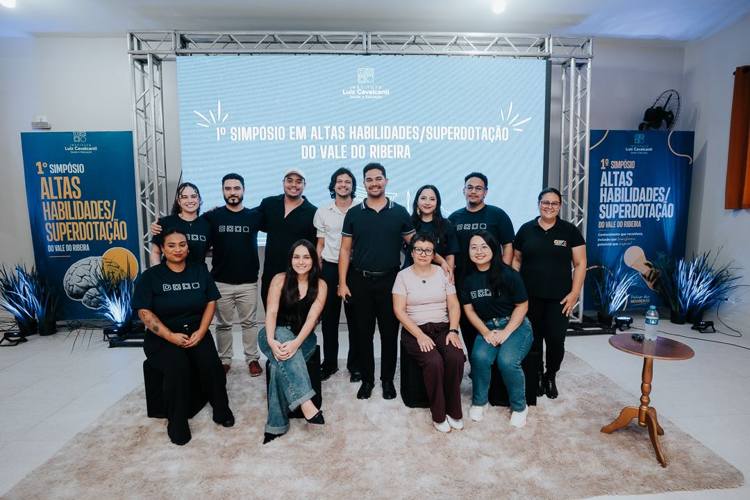 Equipe do Instituto Luiz Cavalcanti reunida no 1º Simpósio em Altas Habilidades/Superdotação do Vale do Ribeira